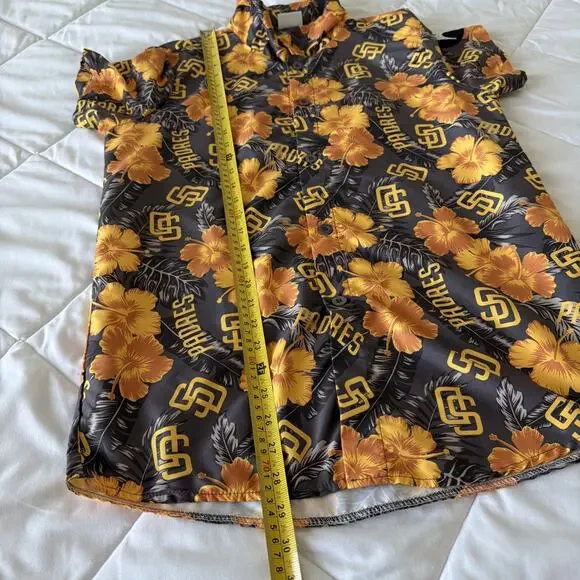MLB San Diego Padres SGA 4/14/25 Hawaiian Full Button Floral Size M Casual Shirt - Picture 5 of 8
